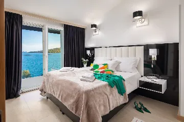 Spacious 7-Bedroom Villa with Pool in Seget Vranjica