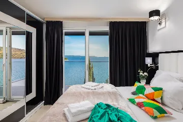 Spacious 7-Bedroom Villa with Pool in Seget Vranjica