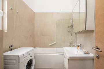 Spacious 7-Bedroom Villa with Pool in Seget Vranjica