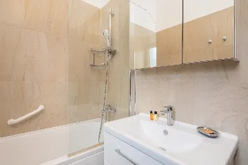 Spacious 7-Bedroom Villa with Pool in Seget Vranjica