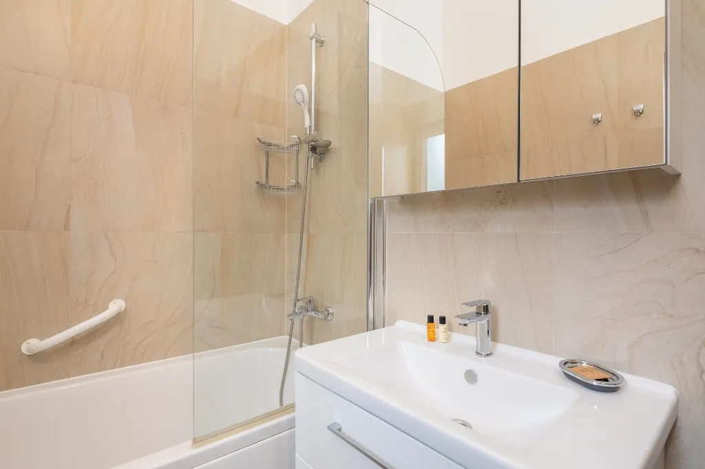 Spacious 7-Bedroom Villa with Pool in Seget Vranjica