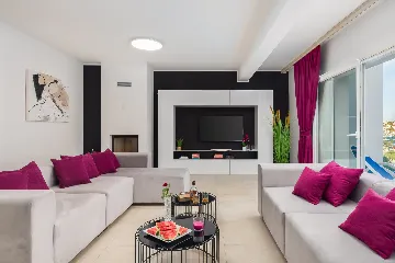 Spacious 7-Bedroom Villa with Pool in Seget Vranjica