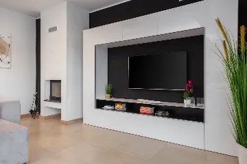 Spacious 7-Bedroom Villa with Pool in Seget Vranjica