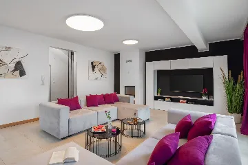 Spacious 7-Bedroom Villa with Pool in Seget Vranjica