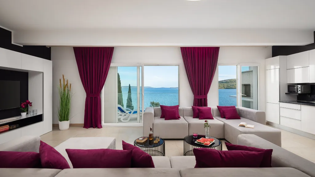 Spacious 7-Bedroom Villa with Pool in Seget Vranjica