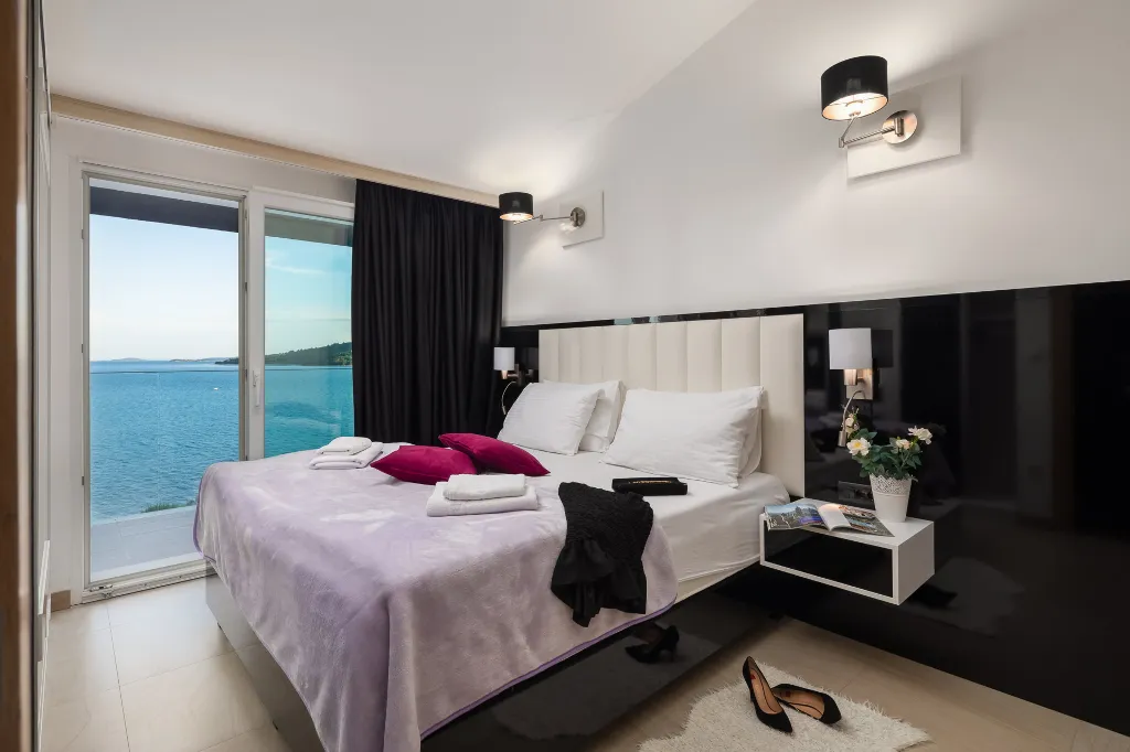 Spacious 7-Bedroom Villa with Pool in Seget Vranjica