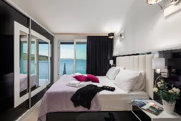 Spacious 7-Bedroom Villa with Pool in Seget Vranjica