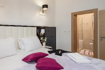 Spacious 7-Bedroom Villa with Pool in Seget Vranjica