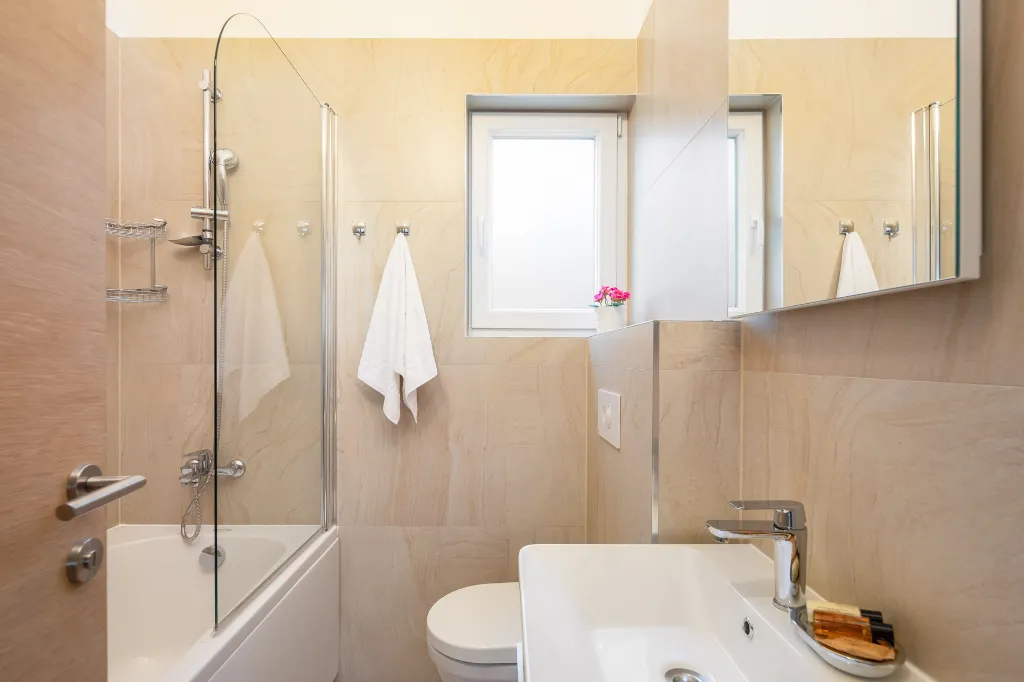 Spacious 7-Bedroom Villa with Pool in Seget Vranjica