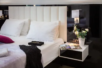 Spacious 7-Bedroom Villa with Pool in Seget Vranjica