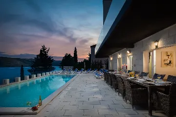 Spacious 7-Bedroom Villa with Pool in Seget Vranjica