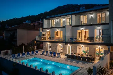 Spacious 7-Bedroom Villa with Pool in Seget Vranjica