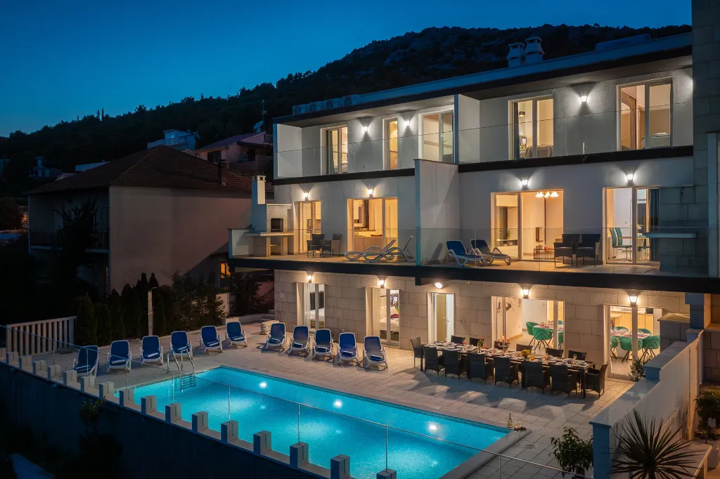Spacious 7-Bedroom Villa with Pool in Seget Vranjica