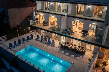 Spacious 7-Bedroom Villa with Pool in Seget Vranjica