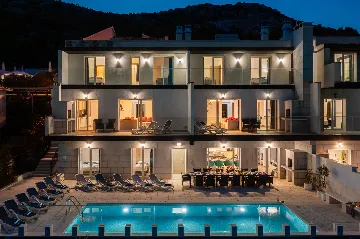 Spacious 7-Bedroom Villa with Pool in Seget Vranjica