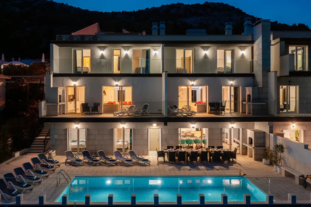 Spacious 7-Bedroom Villa with Pool in Seget Vranjica