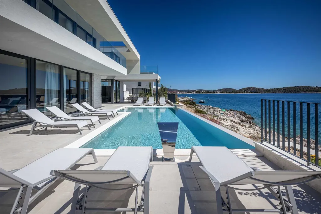 Seafront Modern Villa With Pool Rogoznica