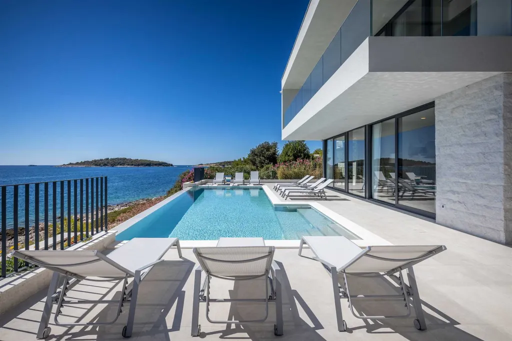 Seafront Modern Villa With Pool Rogoznica