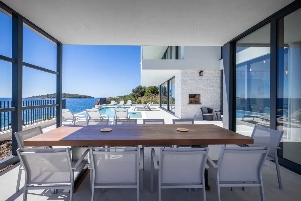 Seafront Modern Villa With Pool Rogoznica