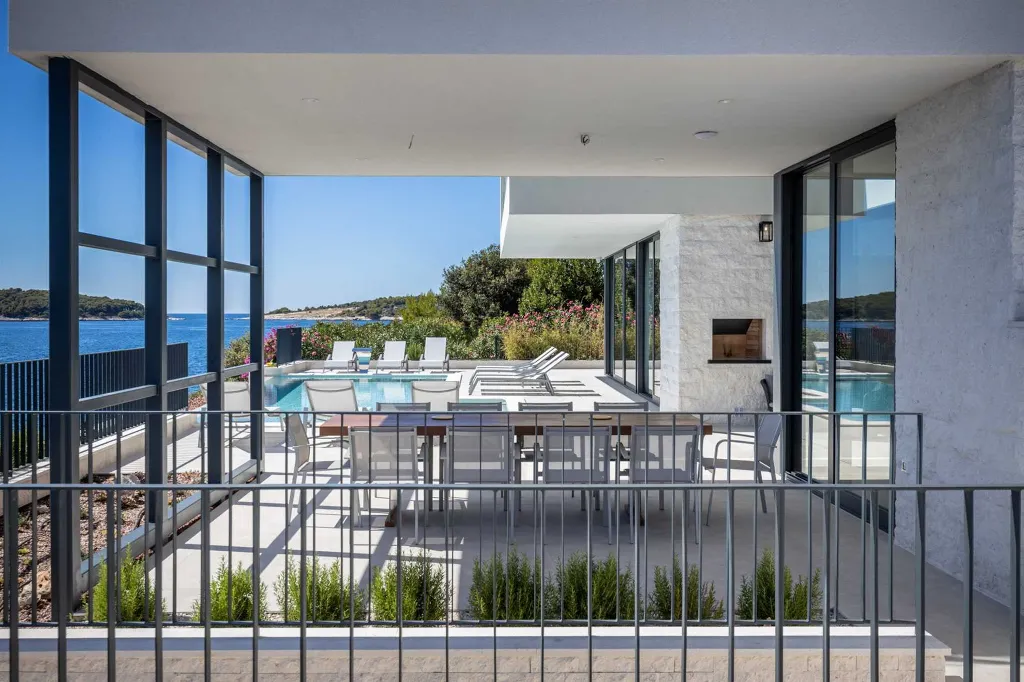 Seafront Modern Villa With Pool Rogoznica