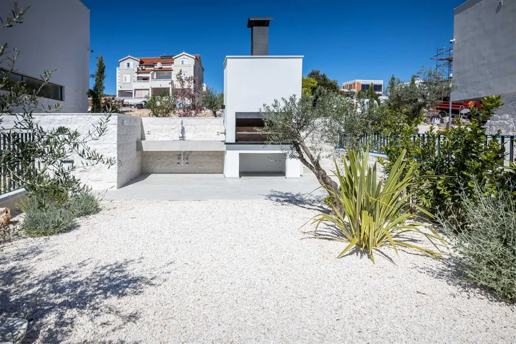Seafront Modern Villa With Pool Rogoznica