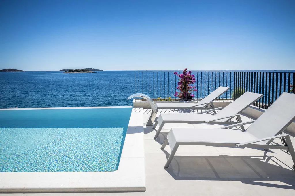 Seafront Modern Villa With Pool Rogoznica