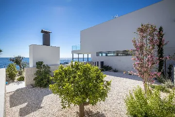 Seafront Modern Villa With Pool Rogoznica