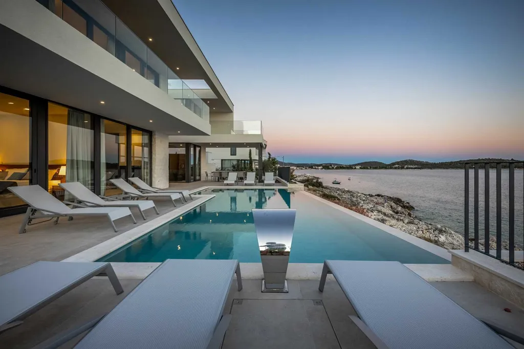 Seafront Modern Villa With Pool Rogoznica
