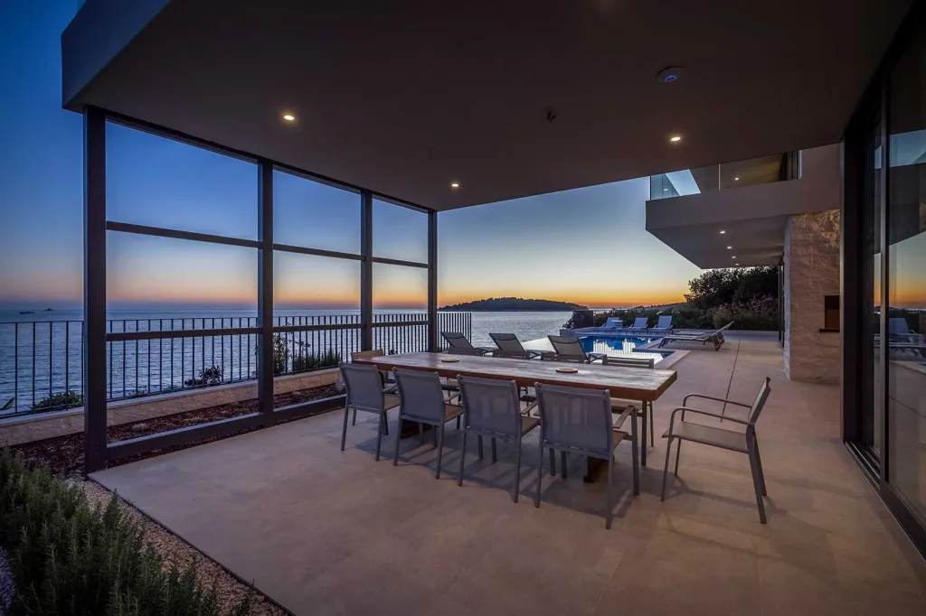 Seafront Modern Villa With Pool Rogoznica