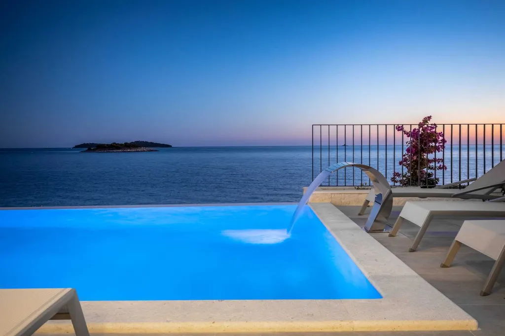 Seafront Modern Villa With Pool Rogoznica