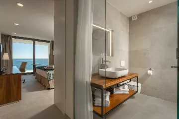 Seafront Modern Villa With Pool Rogoznica