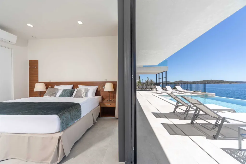 Seafront Modern Villa With Pool Rogoznica