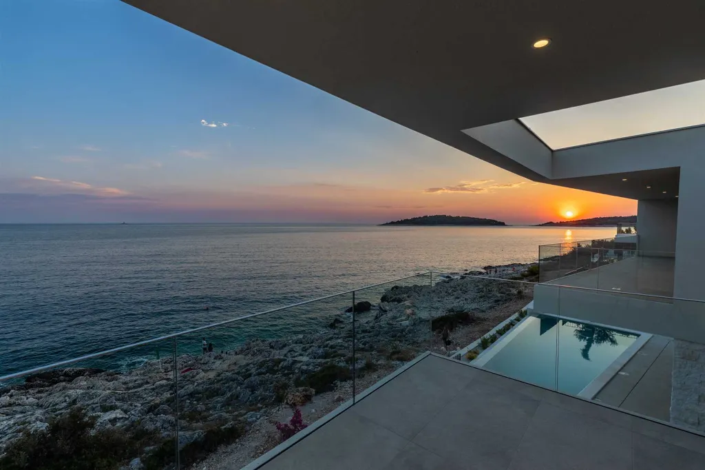 Seafront Modern Villa with Pool in Rogoznica
