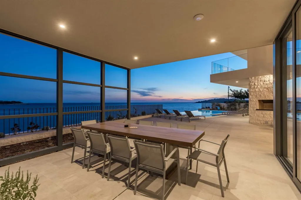 Contemporary Seafront Villa with Infinity Pool Rogoznica