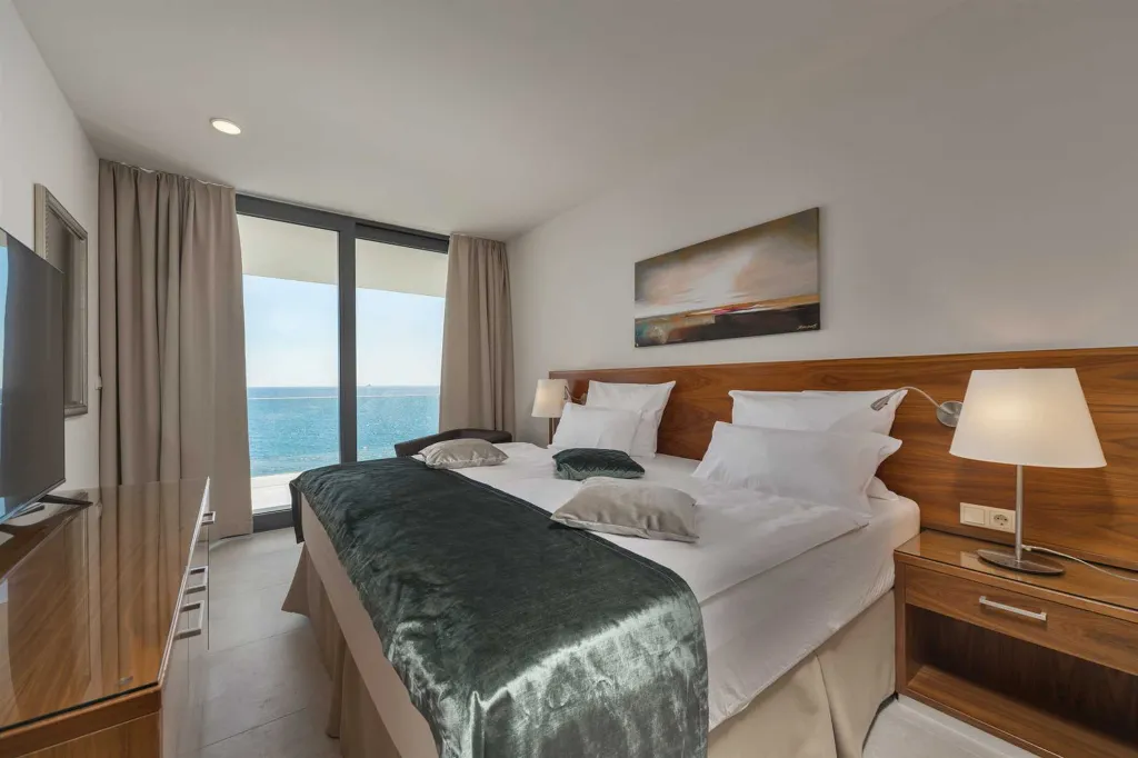 Contemporary Seafront Villa with Infinity Pool Rogoznica