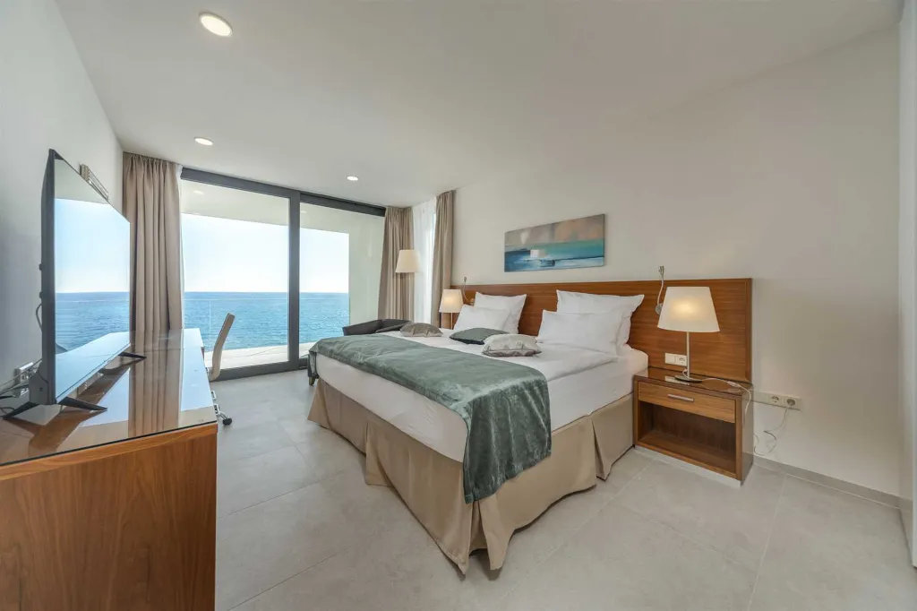 Contemporary Seafront Villa with Infinity Pool Rogoznica