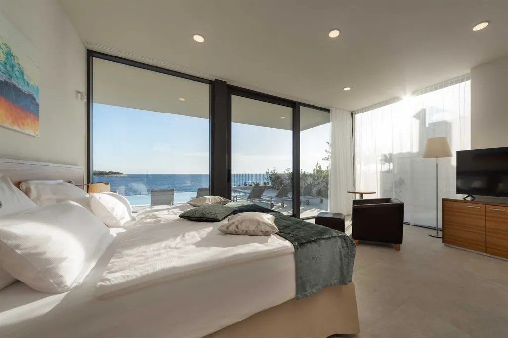 Contemporary Seafront Villa with Infinity Pool Rogoznica