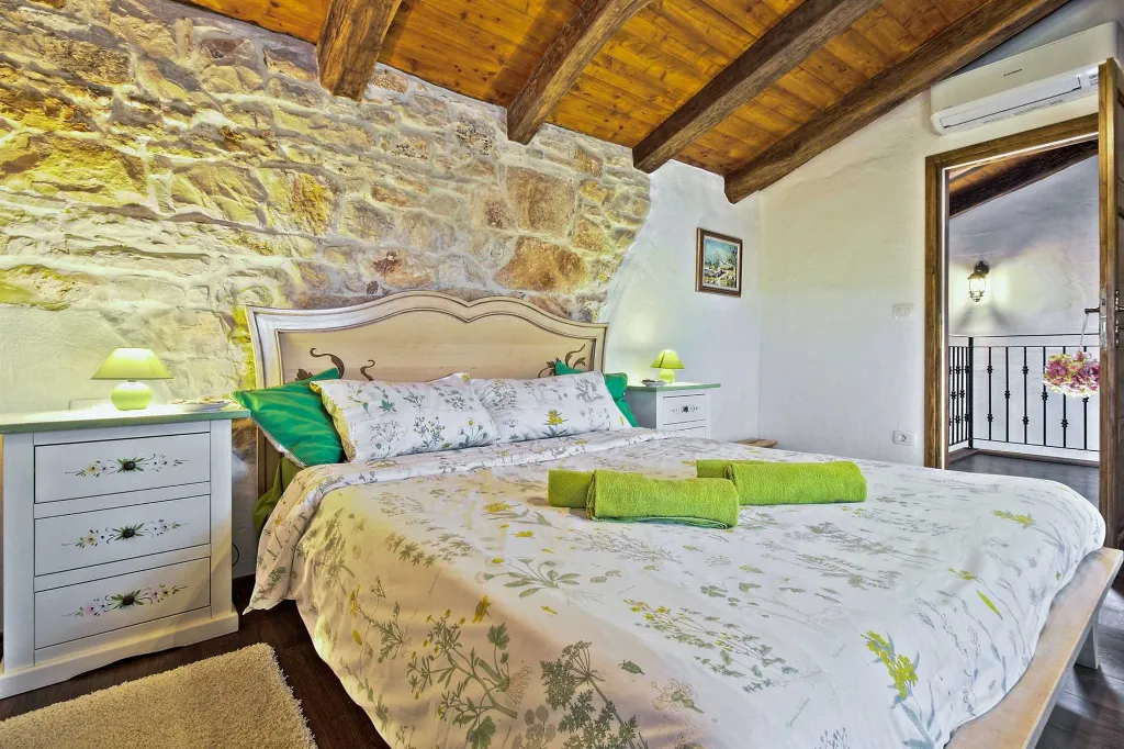 Family Villa with Pool and Garden in Umag