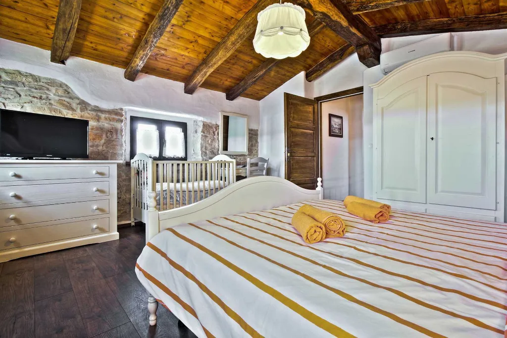 Family Villa with Pool and Garden in Umag