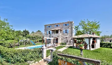 Family Villa with Pool and Garden in Umag