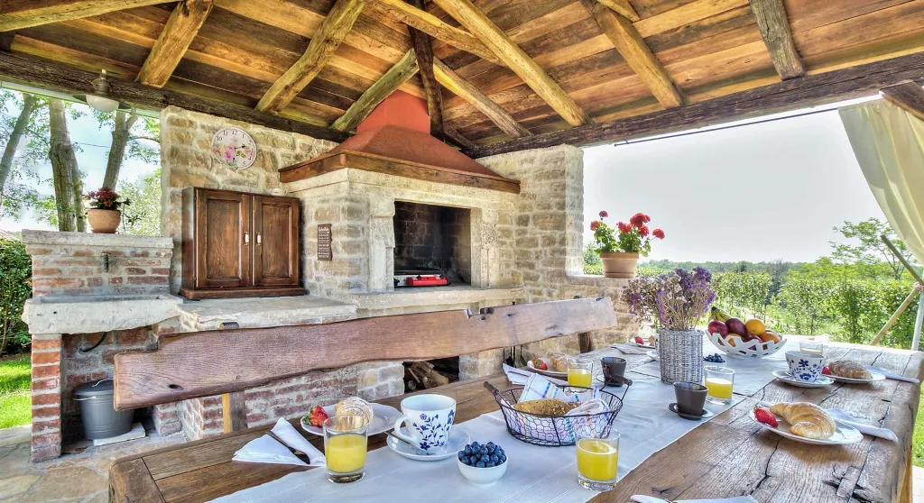 Family Villa with Pool and Garden in Umag