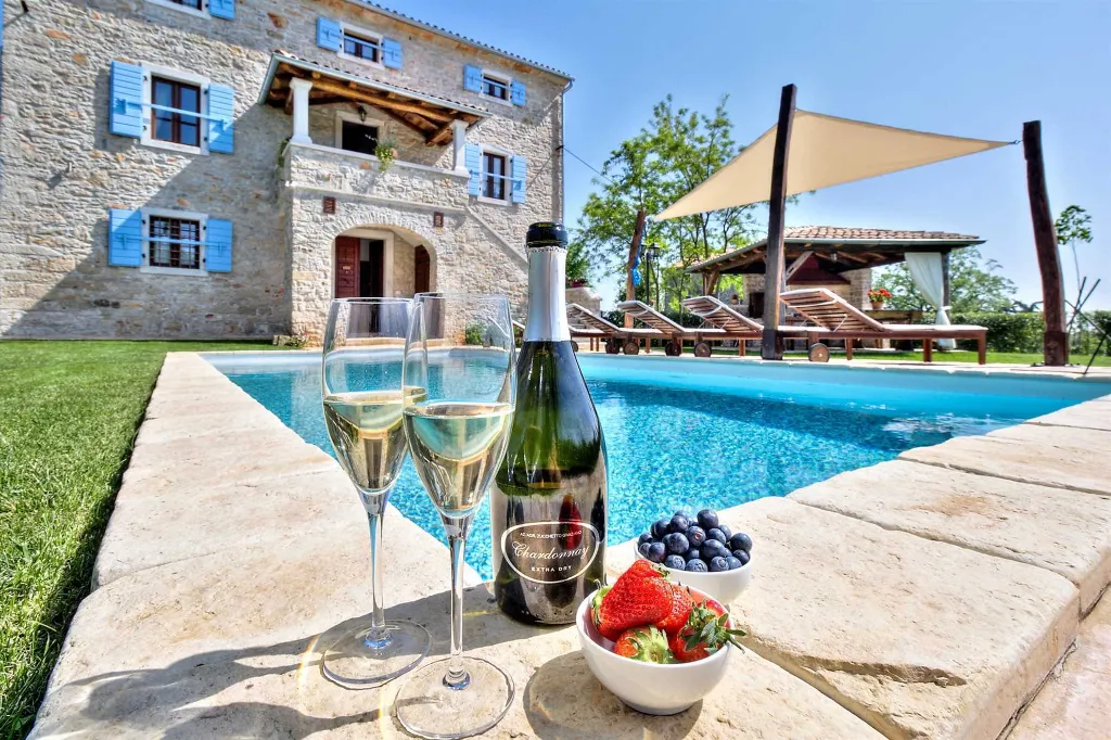 Family Villa with Pool and Garden in Umag