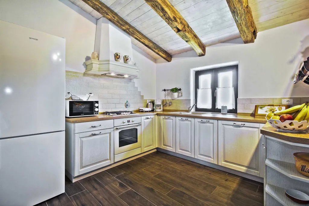 Family Villa with Pool and Garden in Umag