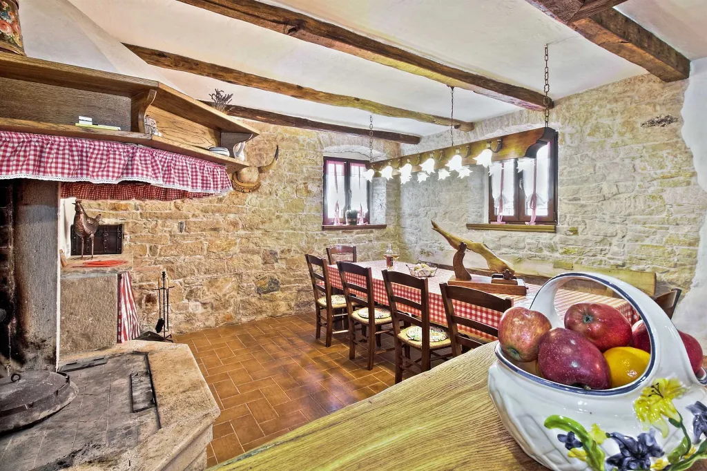 Family Villa with Pool and Garden in Umag