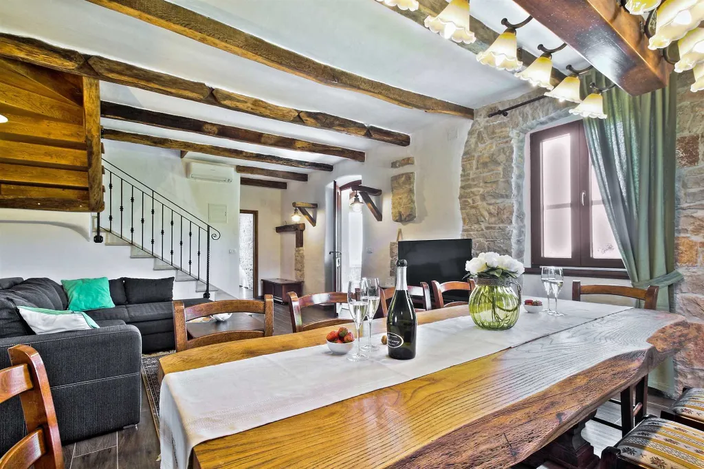 Family Villa with Pool and Garden in Umag
