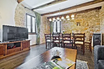 Family Villa with Pool and Garden in Umag