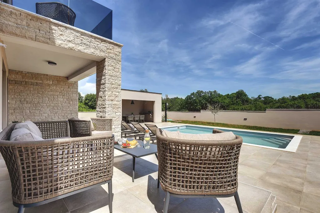 Modern Family Villa with Pool in Marčana