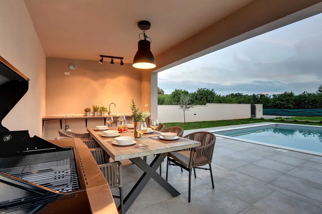 Modern Family Villa with Pool in Marčana
