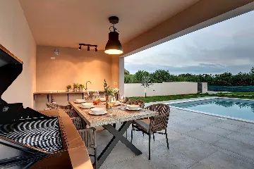 Modern Family Villa with Pool in Marčana