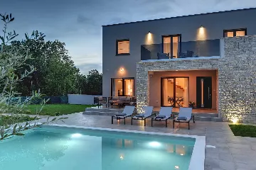 Modern Family Villa with Pool in Marčana